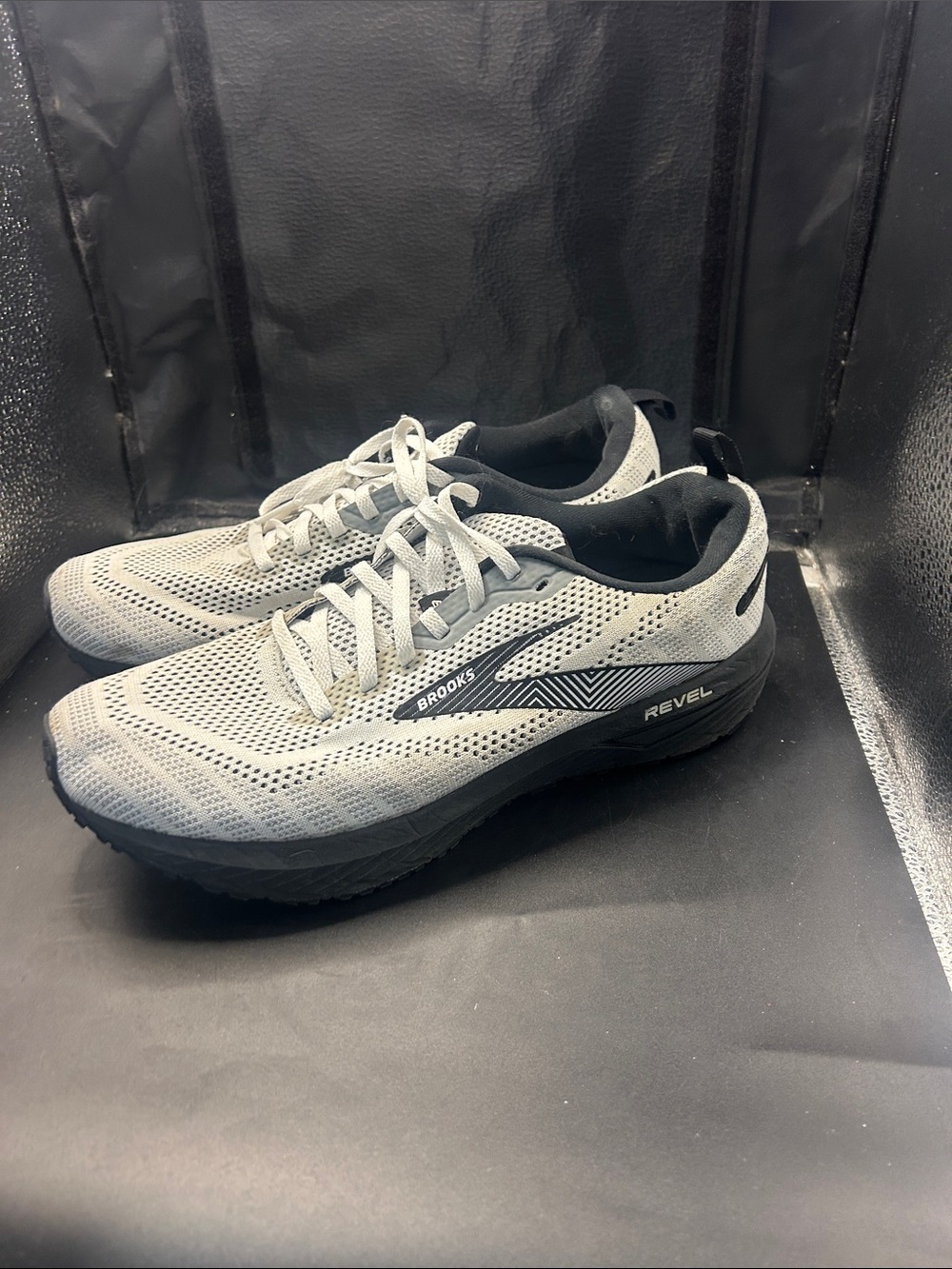 Brooks Revel Men’s Running Shoes - Light Gray and Black